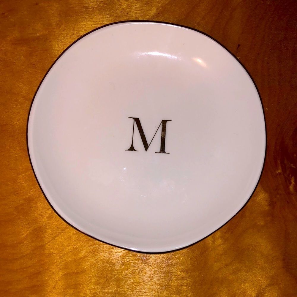 Imperfect circle white and gold letter M jewelry holder dish Eccolo 2022 edition